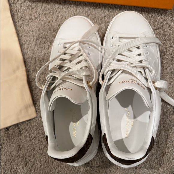 HP 💕LIKE NEW Louis Vuitton Time Out Sneakers 37.5 - Picture 12 of 13